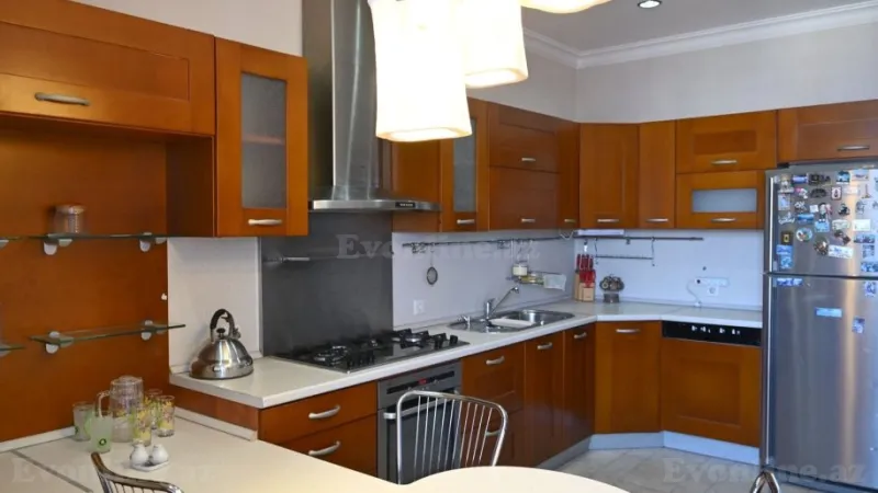 Kirayə verilir 4 otaqlı Mənzil Yeni tikili 200 m² 28 May m. - şəkil 2