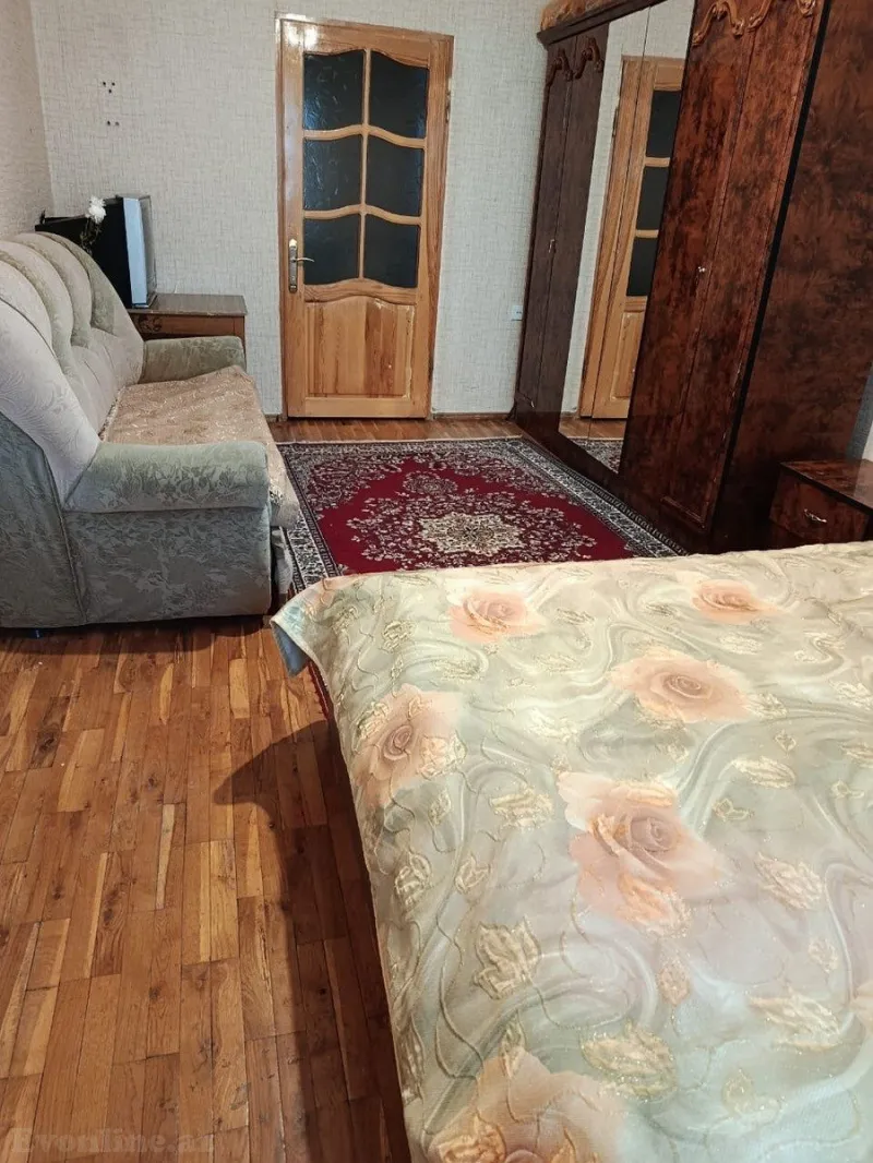 Kirayə verilir 1 otaqlı Mənzil Köhnə tikili 80 m² Yeni Yasamal