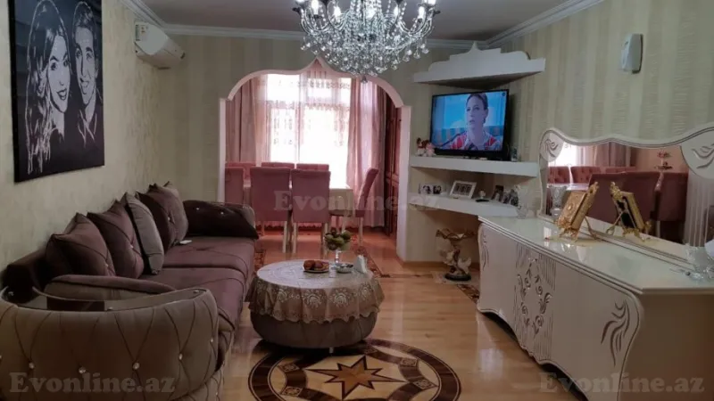 Bakı, Nəsimi r., Memar Əcəmi m., 3-cü mikrorayonda 3 otaqlı mənzil satılır