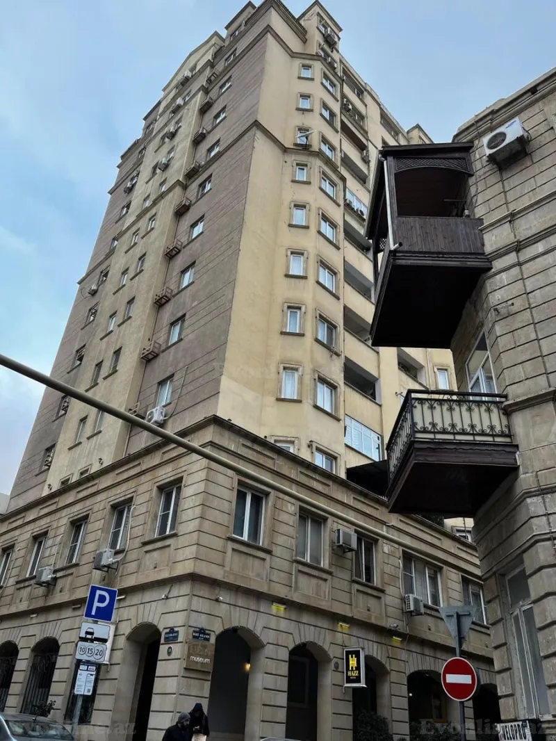 Satılır 4 otaqlı Mənzil Yeni tikili 160 m² Nizami m.