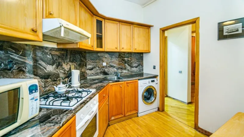 Kirayə verilir 2 otaqlı Mənzil Köhnə tikili 50 m² Sahil m. - şəkil 4