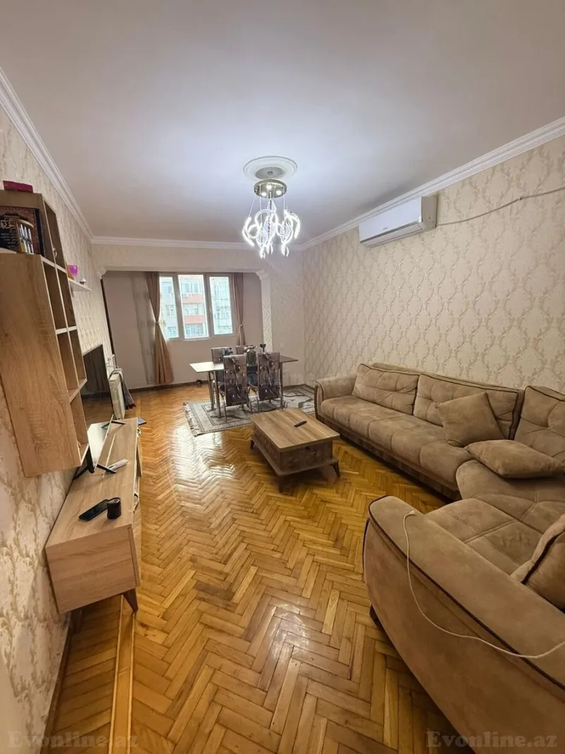 Satılır 3 otaqlı Mənzil Köhnə tikili 68 m² Gənclik m.