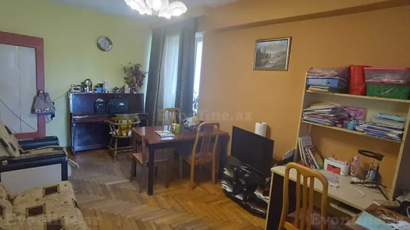 Satılır 3 otaqlı Mənzil Köhnə tikili 85 m² 28 May m.