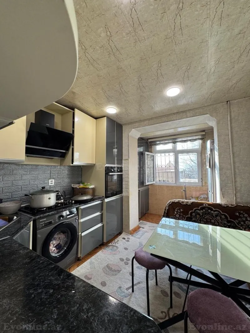 Satılır 4 otaqlı Mənzil Köhnə tikili 100 m² Xətai r.