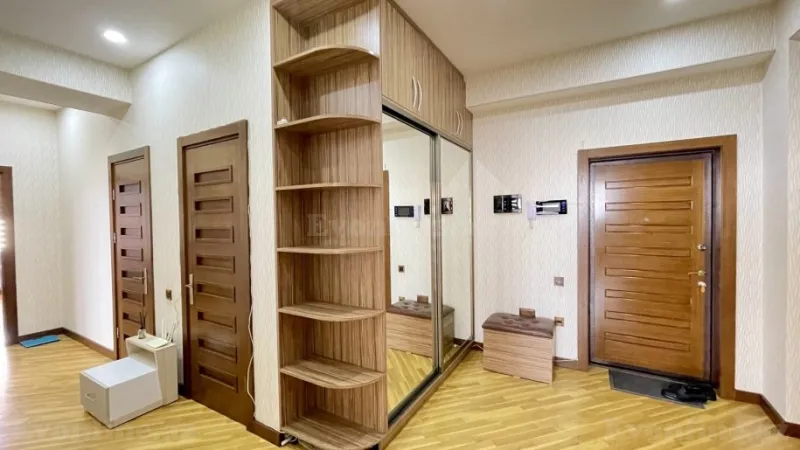 Kirayə verilir 3 otaqlı Mənzil Yeni tikili 147 m² Neftçilər m. - şəkil 13