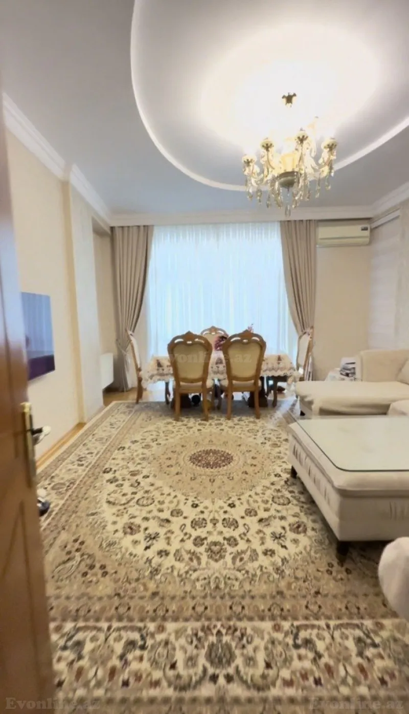 Bakı, Binəqədi r., Nəsimi m., 6-cı mikrorayonda 2 otaqlı mənzil satılır