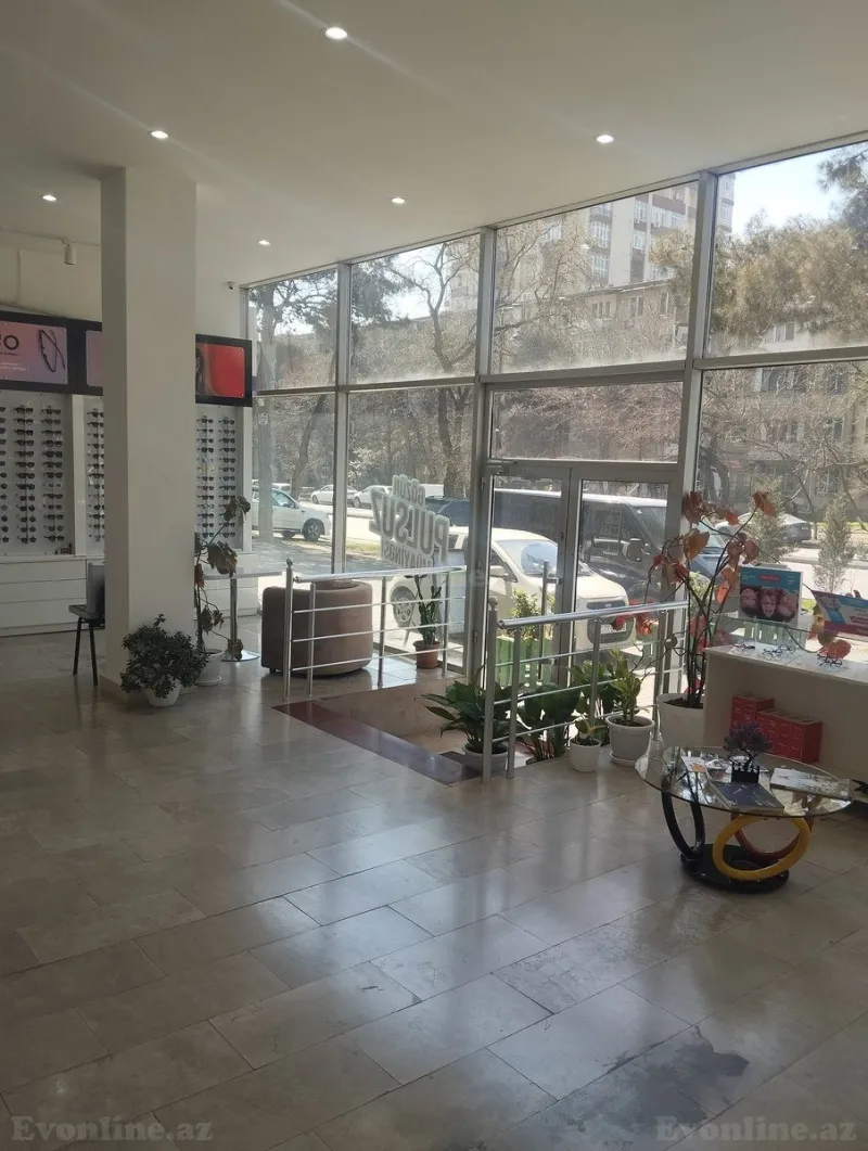 Bakı, Yasamal r., İnşaatçılar m.da obyekt kirayə verilir