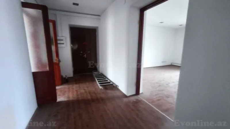 Satılır 3 otaqlı Mənzil Köhnə tikili 120 m² Sahil m. - şəkil 3