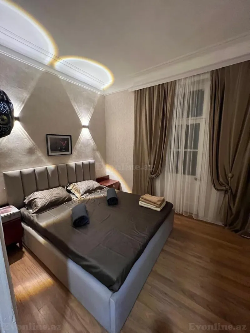 Kirayə verilir 3 otaqlı Mənzil Köhnə tikili 80 m² Nəriman Nərimanov m.