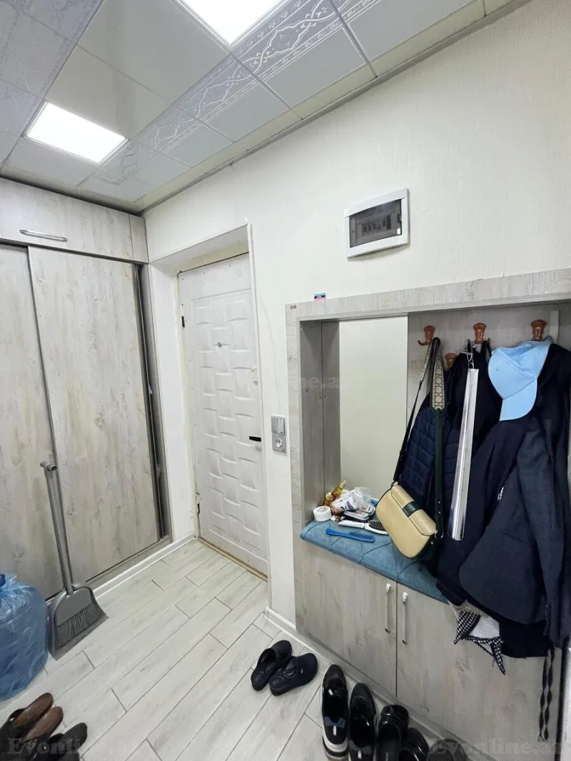 Satılır 2 otaqlı Mənzil Köhnə tikili 45 m² Səbail r. - şəkil 2