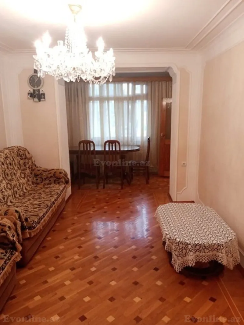 Satılır 3 otaqlı Mənzil Köhnə tikili 80 m² İnşaatçılar m.