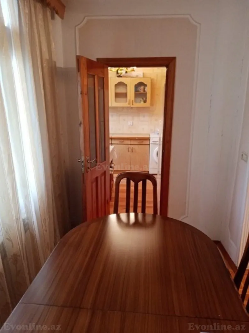 Satılır 3 otaqlı Mənzil Köhnə tikili 80 m² İnşaatçılar m. - şəkil 2