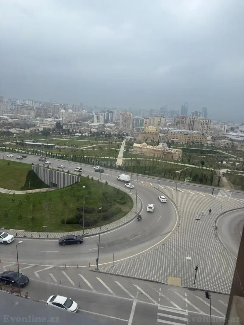 Kirayə verilir 3 otaqlı Mənzil Köhnə tikili 90 m² İçərişəhər m.