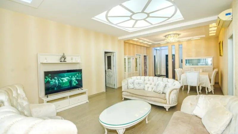 Kirayə verilir 4 otaqlı Mənzil Yeni tikili 176 m² Sahil m.