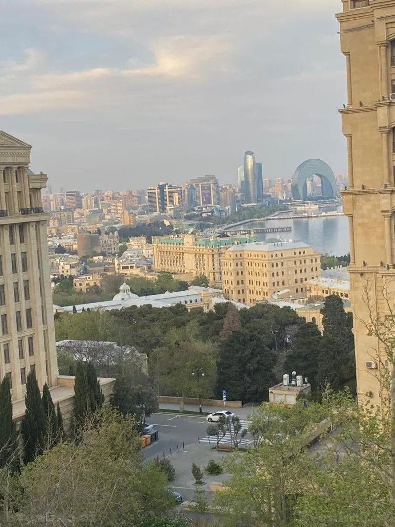 Bakı, Səbail r., İçərişəhər m.da 3 otaqlı mənzil satılır