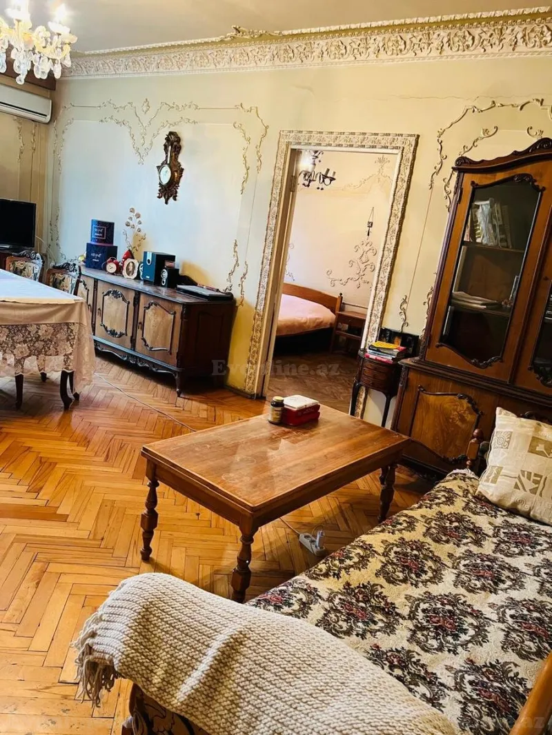 Kirayə verilir 2 otaqlı Mənzil Köhnə tikili 70 m² Sahil m.