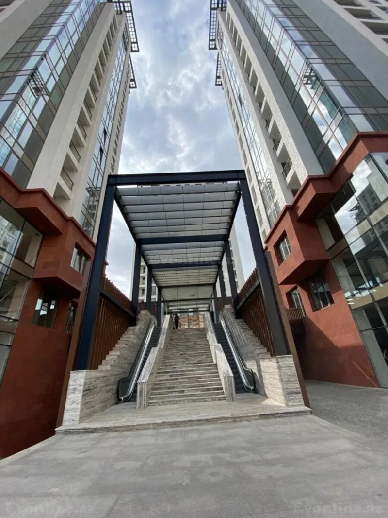 Satılır 4 otaqlı Mənzil Yeni tikili 180 m² Elmlər Akademiyası m.