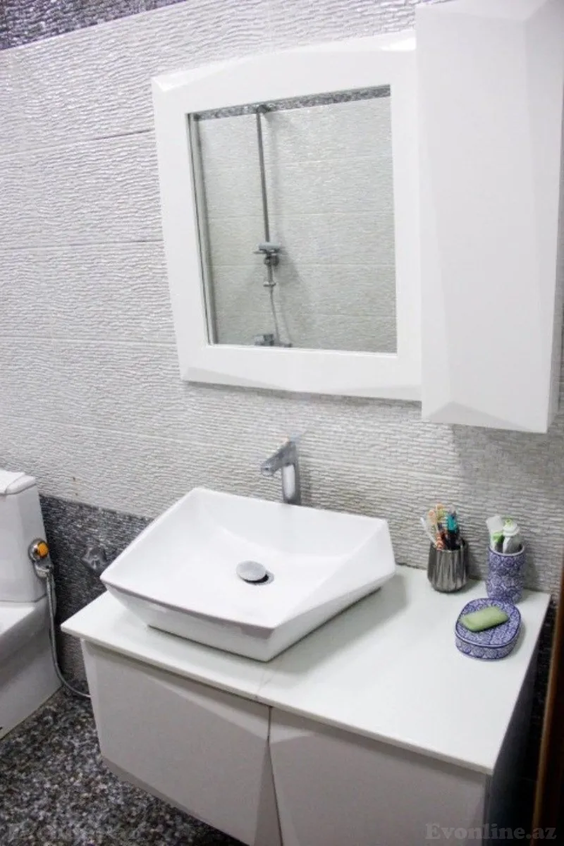 Kirayə verilir 3 otaqlı Mənzil Yeni tikili 155 m² Nərimanov r. - şəkil 4