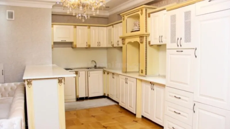 Kirayə verilir 3 otaqlı Mənzil Yeni tikili 155 m² Nərimanov r. - şəkil 6