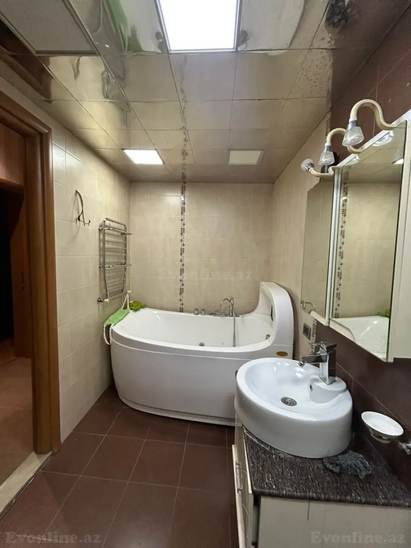 Kirayə verilir 3 otaqlı Mənzil Yeni tikili 140 m² Nərimanov r. - şəkil 17