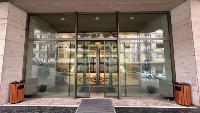 Kirayə verilir 3 otaqlı Mənzil Yeni tikili 170 m² İçərişəhər m.