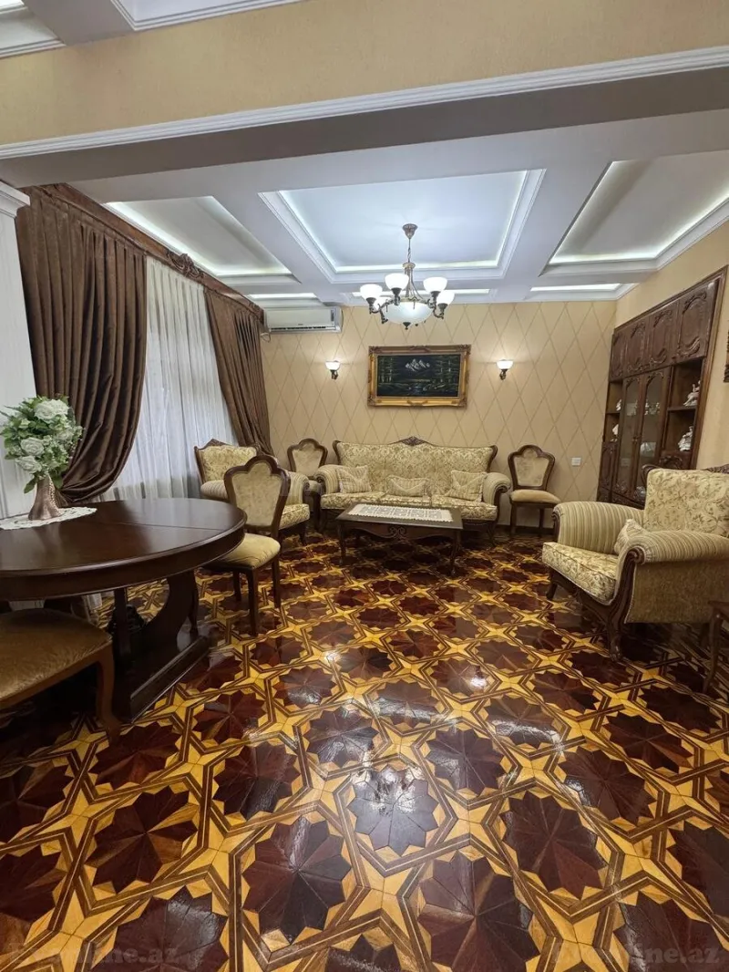 Satılır 4 otaqlı Mənzil Köhnə tikili 100 m² Xalqlar Dostluğu m.