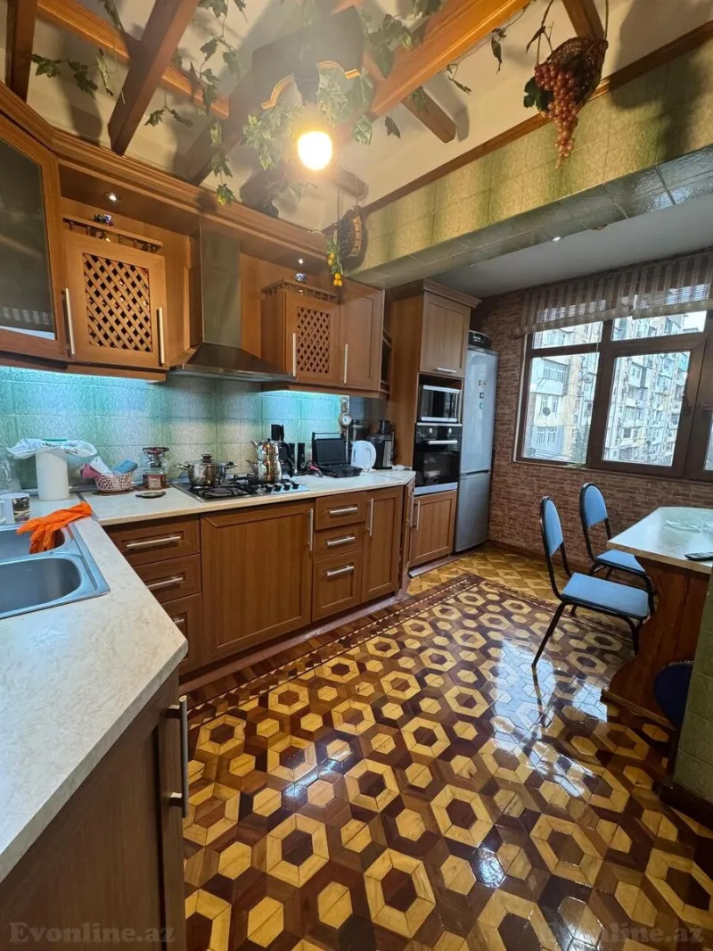 Satılır 4 otaqlı Mənzil Köhnə tikili 100 m² Xalqlar Dostluğu m. - şəkil 8