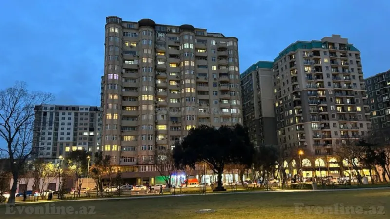 Kirayə verilir 3 otaqlı Mənzil Yeni tikili 157 m² Gənclik m.