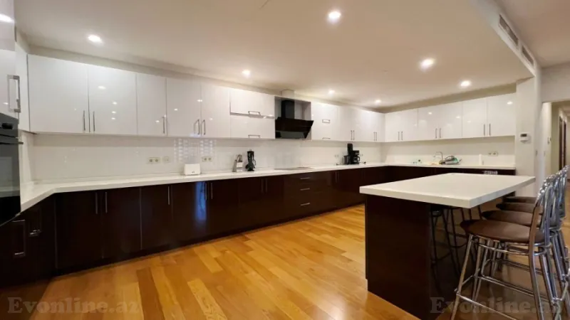 Kirayə verilir 4 otaqlı Mənzil Yeni tikili 220 m² Səbail r. - şəkil 6