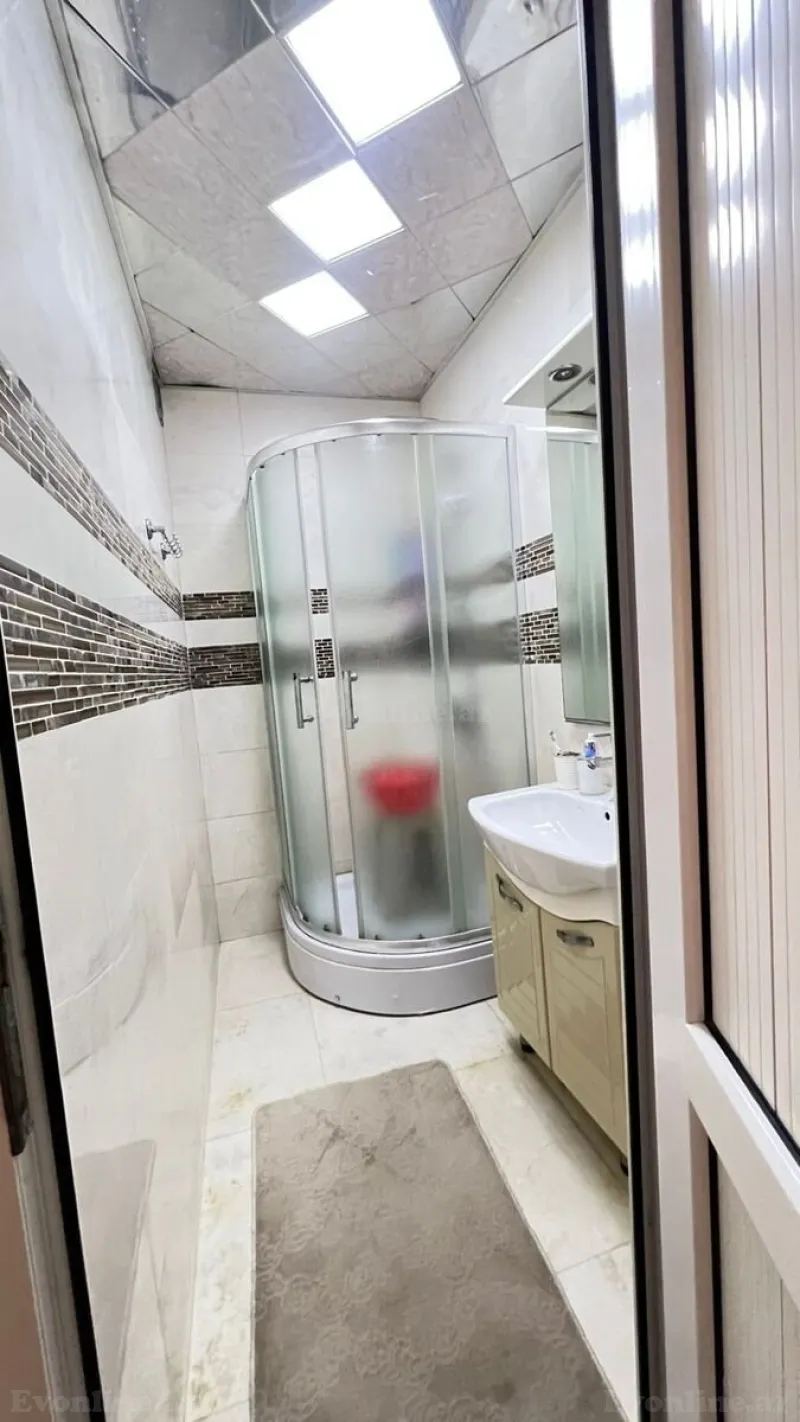 Satılır 3 otaqlı Mənzil Köhnə tikili 70 m² Nizami m. - şəkil 2