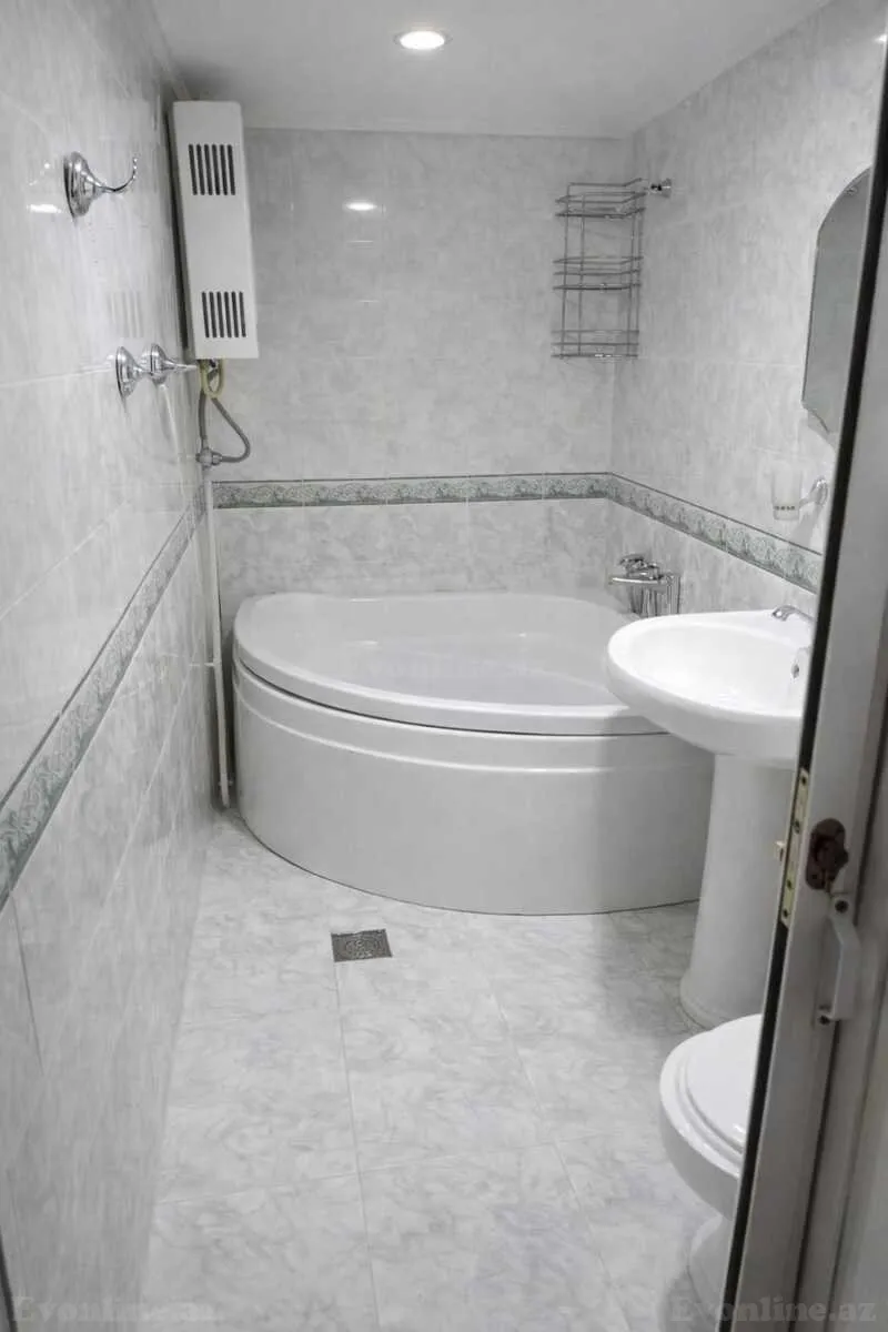 Satılır 7 otaqlı Mənzil Köhnə tikili 250 m² 28 May m. - şəkil 3