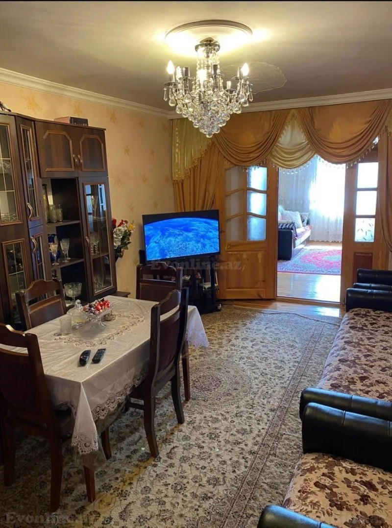 Satılır 3 otaqlı Mənzil Köhnə tikili 72 m² Şəki