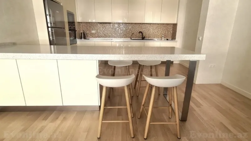 Kirayə verilir 3 otaqlı Mənzil Yeni tikili 189 m² Nəsimi r. - şəkil 8