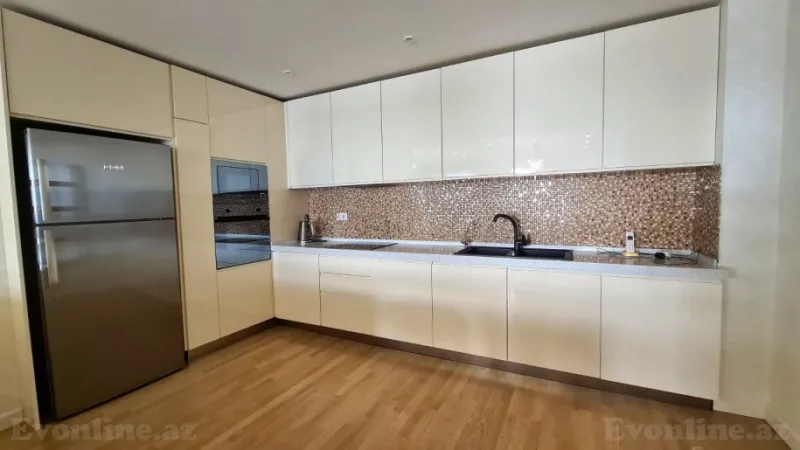 Kirayə verilir 3 otaqlı Mənzil Yeni tikili 189 m² Nəsimi r. - şəkil 9