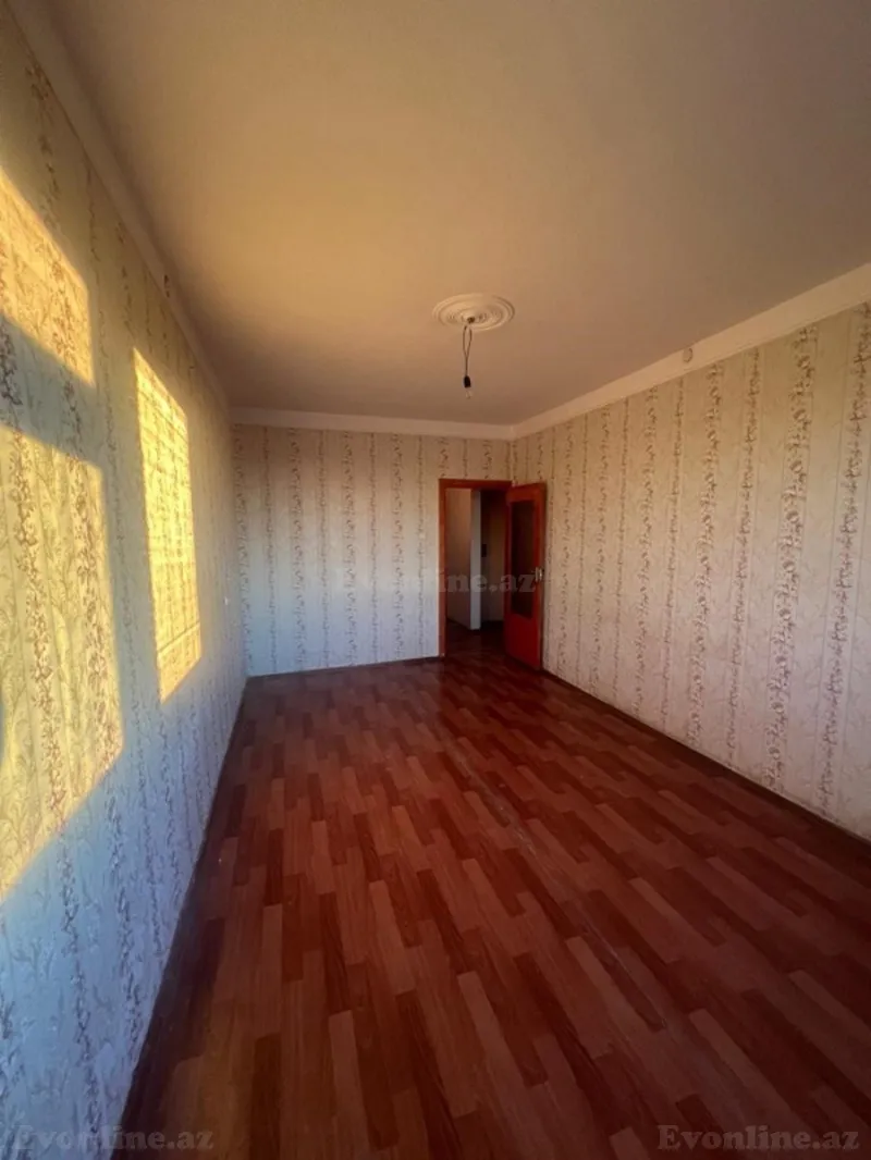 Satılır 5 otaqlı Mənzil Köhnə tikili 103 m² Suraxanı r. - şəkil 3