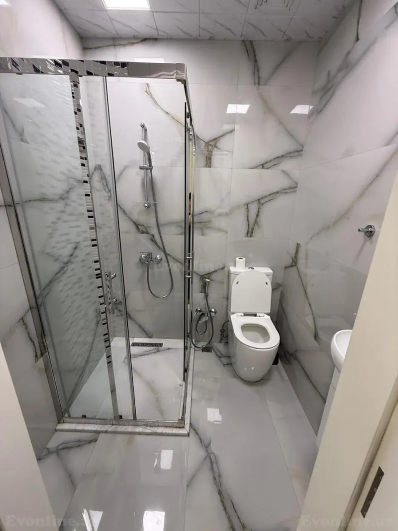 Kirayə verilir 3 otaqlı Mənzil Yeni tikili 160 m² Nərimanov r. - şəkil 13