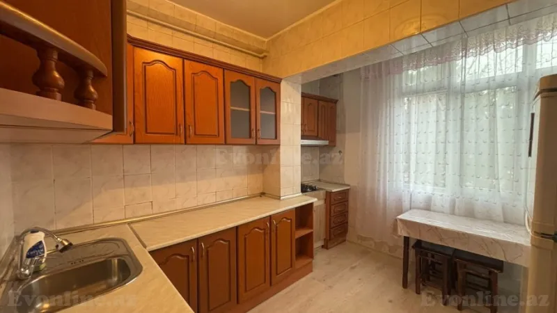 Kirayə verilir 3 otaqlı Mənzil Köhnə tikili 80 m² Həzi Aslanov