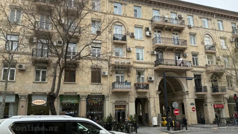 Satılır 3 otaqlı Mənzil Köhnə tikili 100 m² Nizami m.