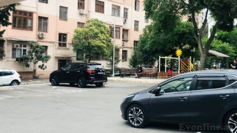 Kirayə verilir 1 otaqlı Mənzil Köhnə tikili 55 m² 4-cü mikrorayon