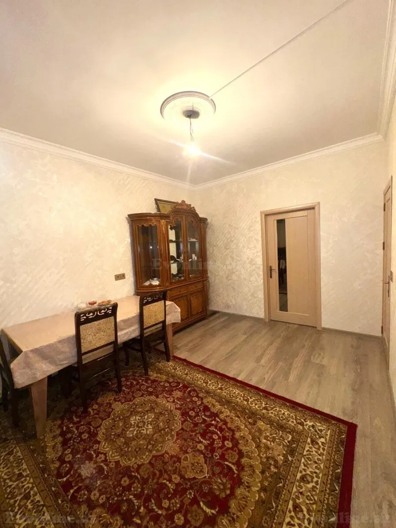 Kirayə verilir 3 otaqlı Mənzil Köhnə tikili 65 m² 5-ci mikrorayon