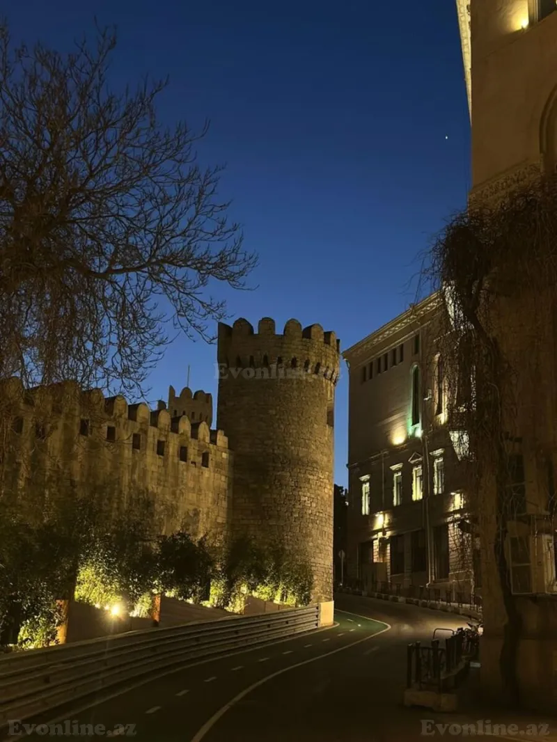 Kirayə verilir 3 otaqlı Mənzil Köhnə tikili 100 m² İçərişəhər m.