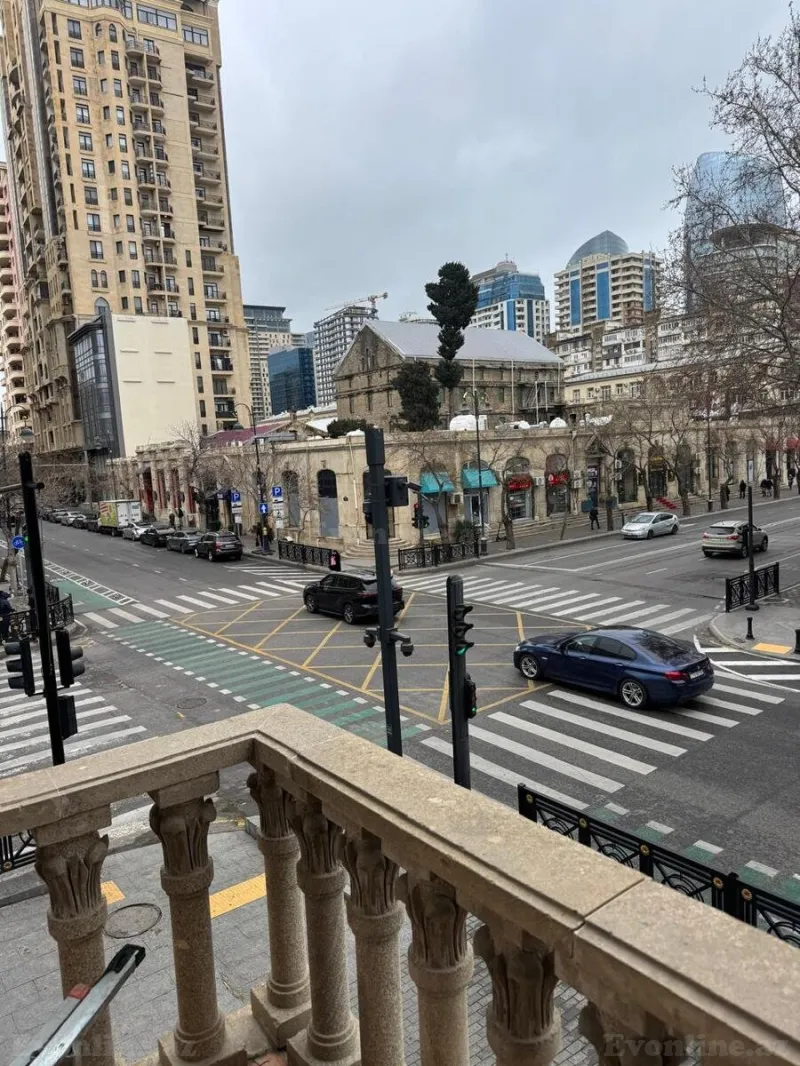 Kirayə verilir 3 otaqlı Mənzil Köhnə tikili 90 m² 28 May m.