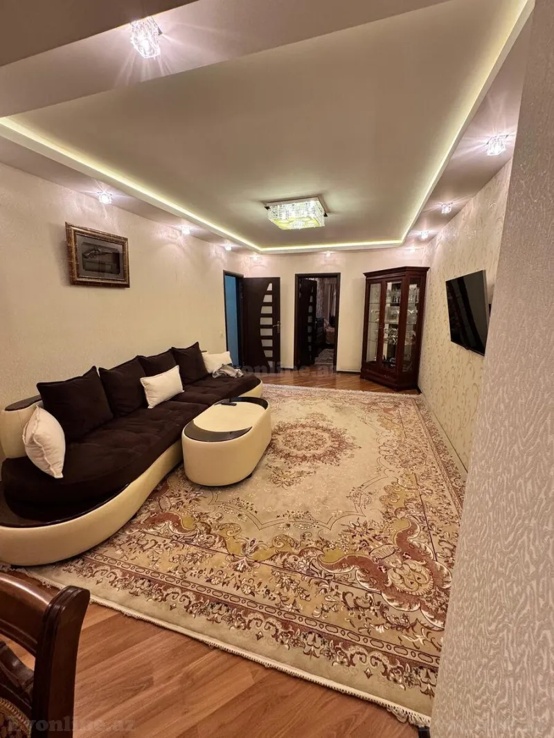 Satılır 4 otaqlı Mənzil Köhnə tikili 120 m² Gənclik m.