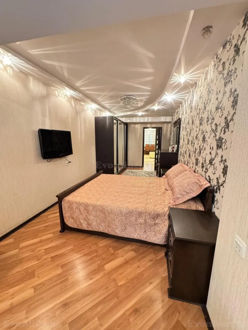 Satılır 4 otaqlı Mənzil Köhnə tikili 120 m² Gənclik m. - şəkil 8