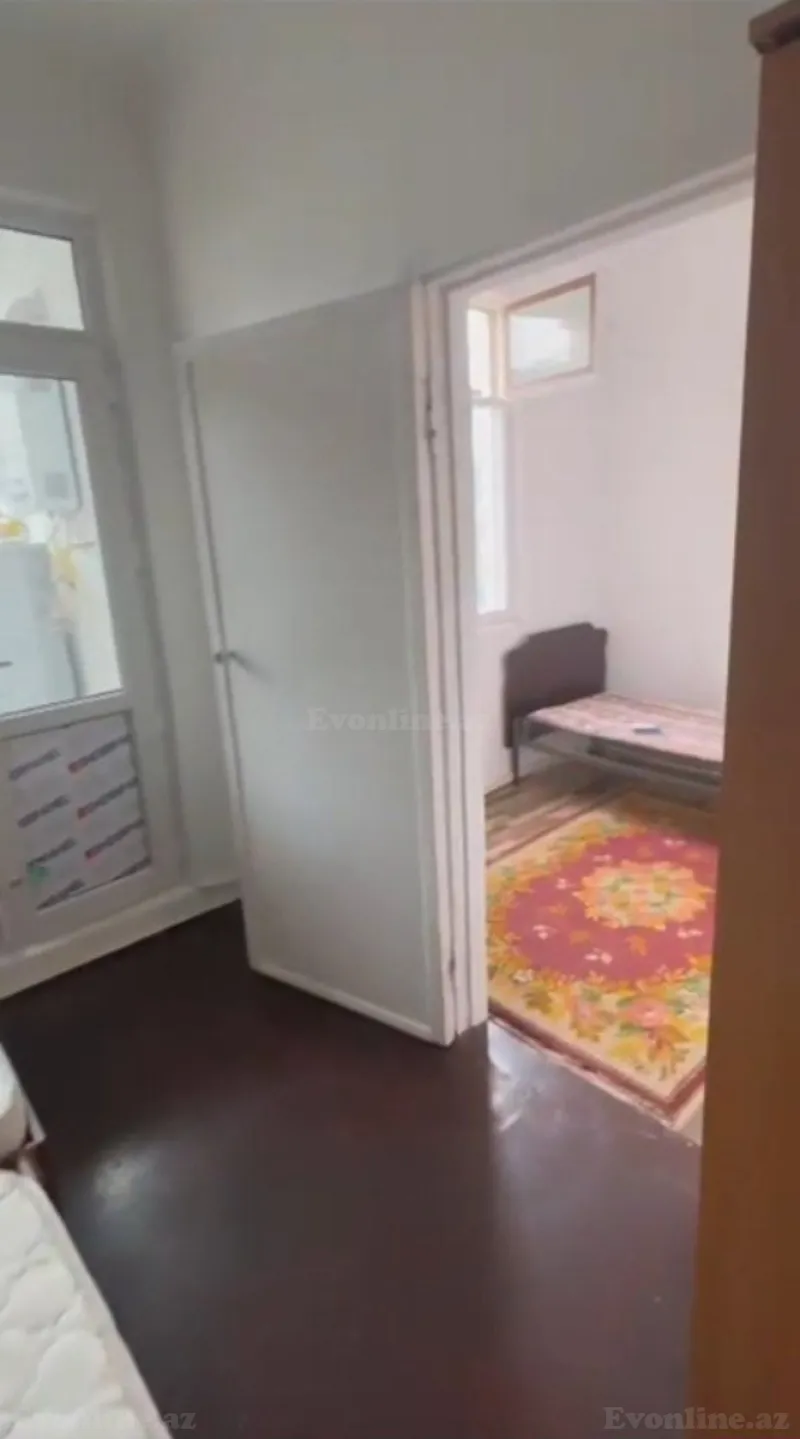 Kirayə verilir 2 otaqlı Mənzil Köhnə tikili 1 m² Memar Əcəmi m. - şəkil 3