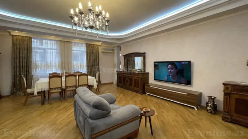 Satılır 3 otaqlı Mənzil Yeni tikili 168 m² 28 May m.