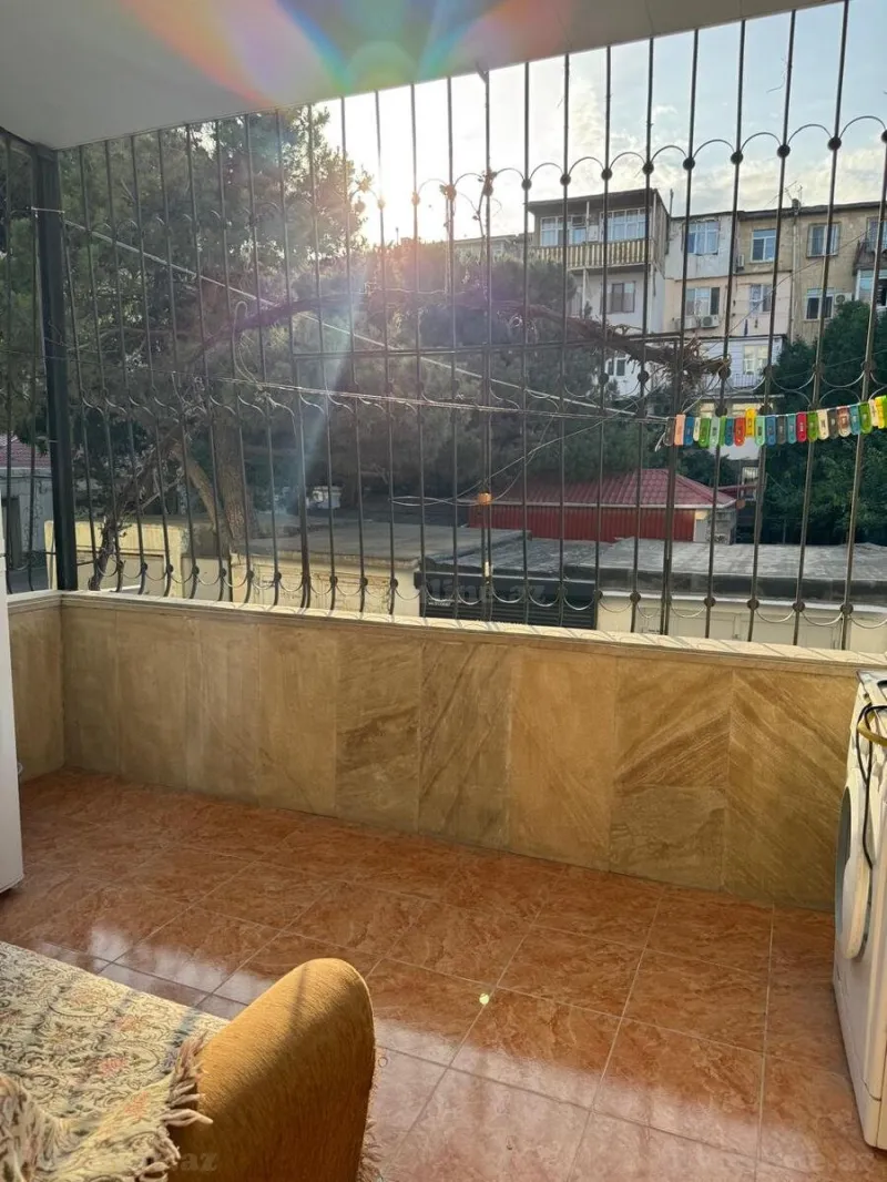 Satılır 4 otaqlı Mənzil Köhnə tikili 100 m² Yasamal