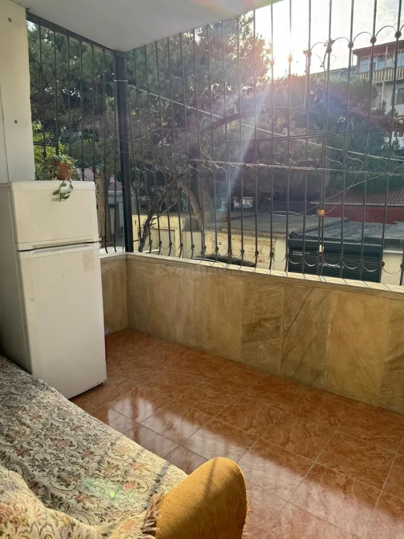 Satılır 4 otaqlı Mənzil Köhnə tikili 100 m² Yasamal - şəkil 2