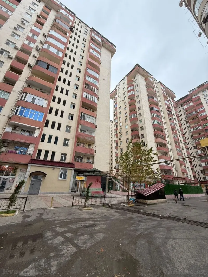 Satılır 3 otaqlı Mənzil Köhnə tikili 105 m² Həzi Aslanov m.