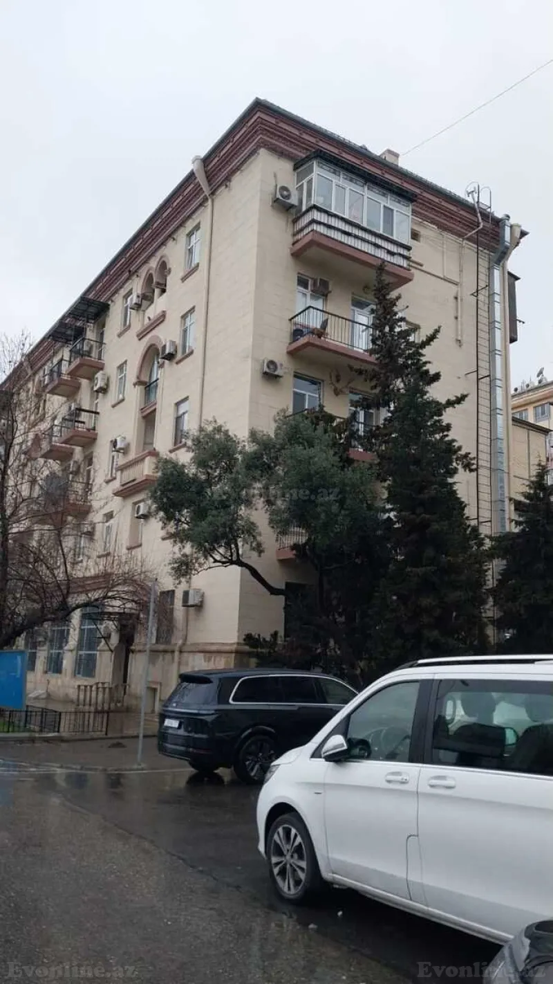 Bakı, Yasamal r., Nizami m.da 5 otaqlı mənzil satılır